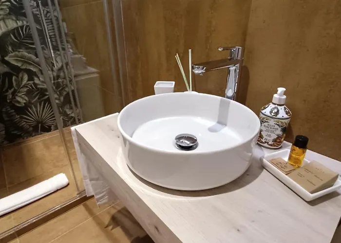 Bed & Breakfast Maison Tullio 3*